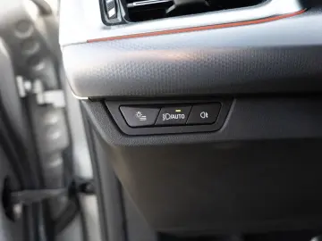 BMW X1 sDrive 18i M-Sport LED NAVI KAMERA SHZ PDC