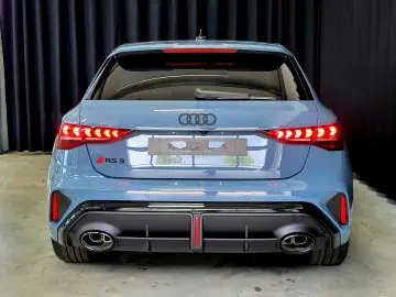 Audi RS3 quattro 2.5 TFSI
