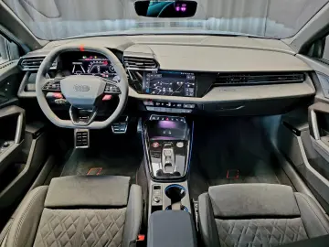 Audi RS3 quattro 2.5 TFSI