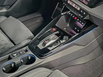 Audi RS3 quattro 2.5 TFSI