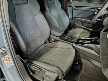 Audi RS3 quattro 2.5 TFSI