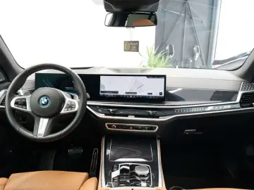 BMW X5 xDrive50e hybrid M-Performance bodykit! Pano