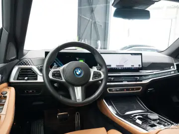 BMW X5 xDrive50e hybrid M-Performance bodykit! Pano