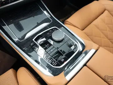 BMW X5 xDrive50e hybrid M-Performance bodykit! Pano