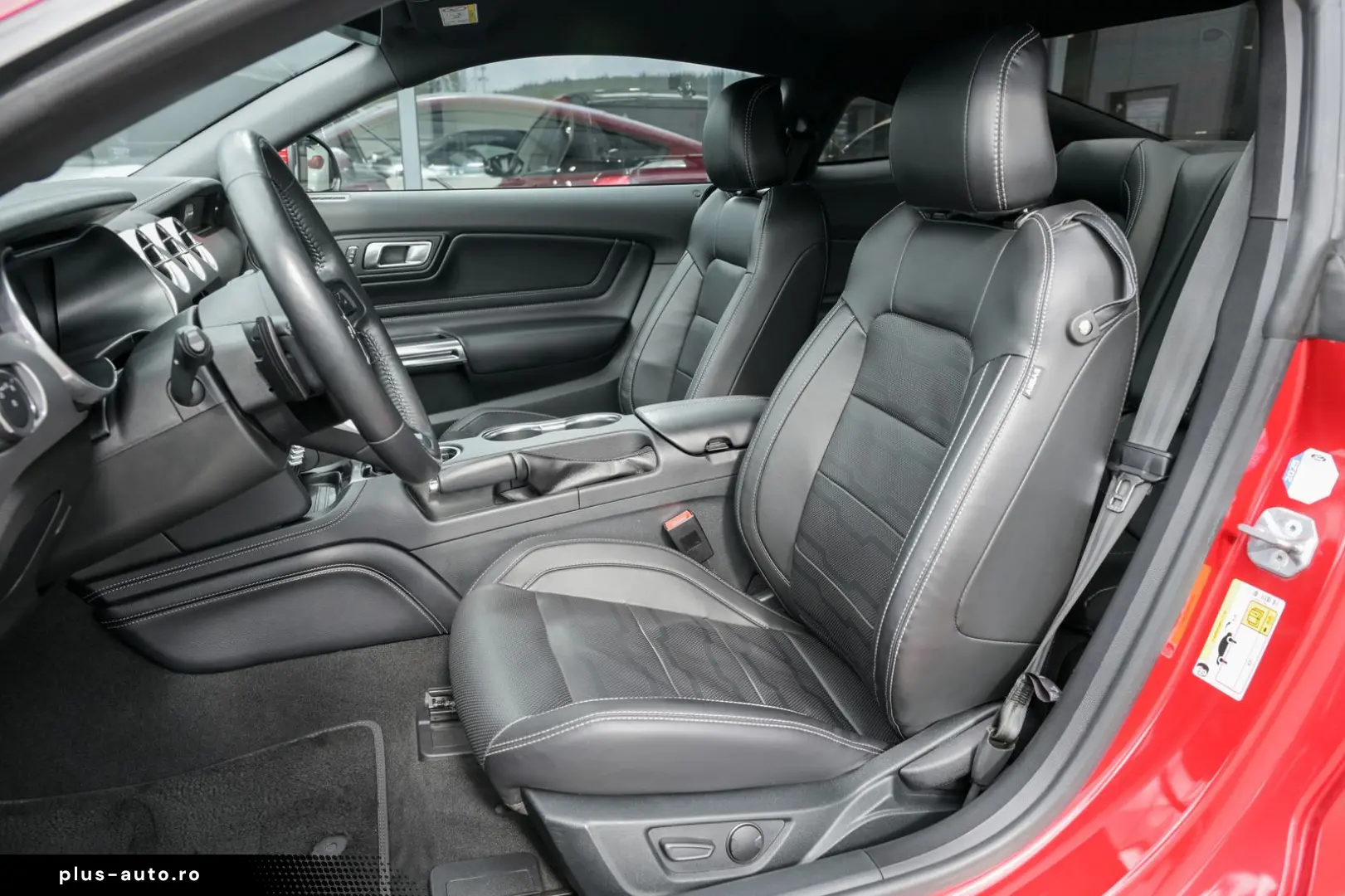 FORD Mustang în leasing operațional MOOV