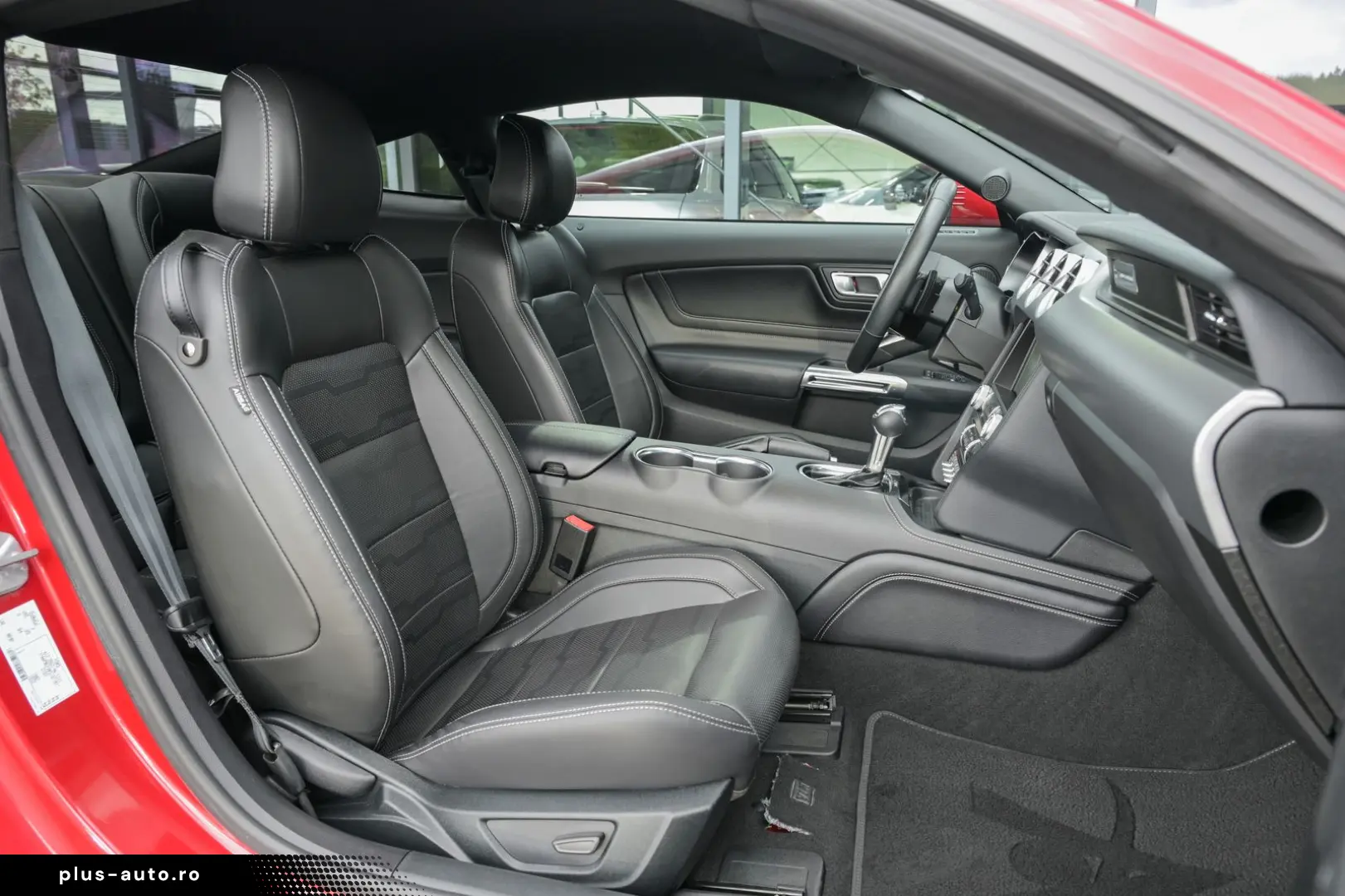 FORD Mustang în leasing operațional MOOV