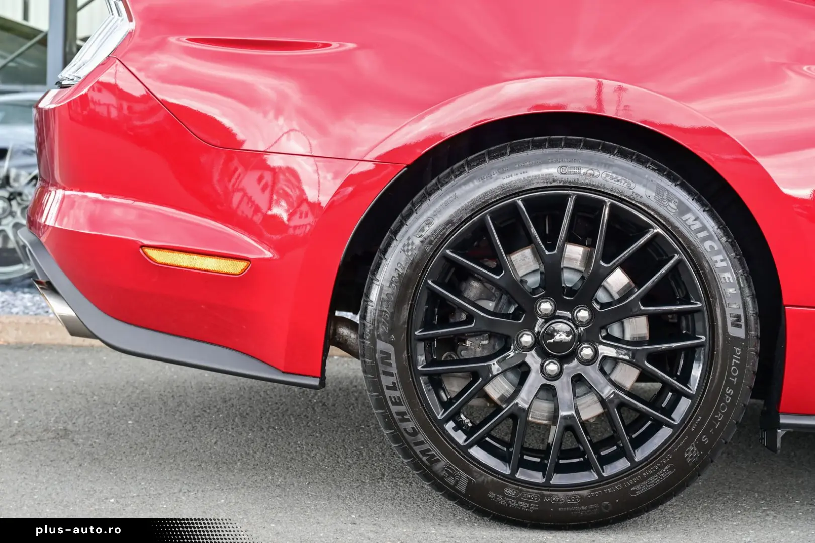 FORD Mustang în leasing operațional MOOV