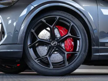 Audi RSQ8 4.0 TFSI performance quattro