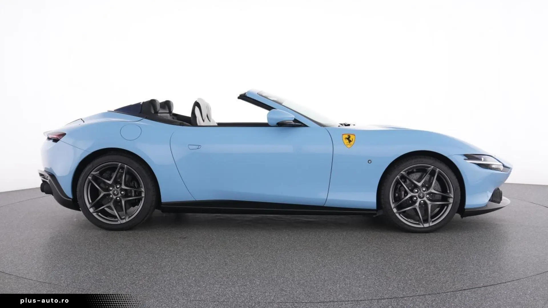 Ferrari Roma Spider Special-Color Azzuro La Plata
