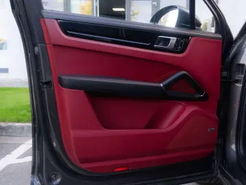 Porsche Cayenne S - Panoramic - ACC - 360 - TV