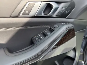 BMW X5 xDrive40i M Sport AHK Pano DAProf. Standhzg.