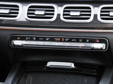 MERCEDES-BENZ GLE 400 e 4M Cp AMG-Sport Pano AHK Sit…