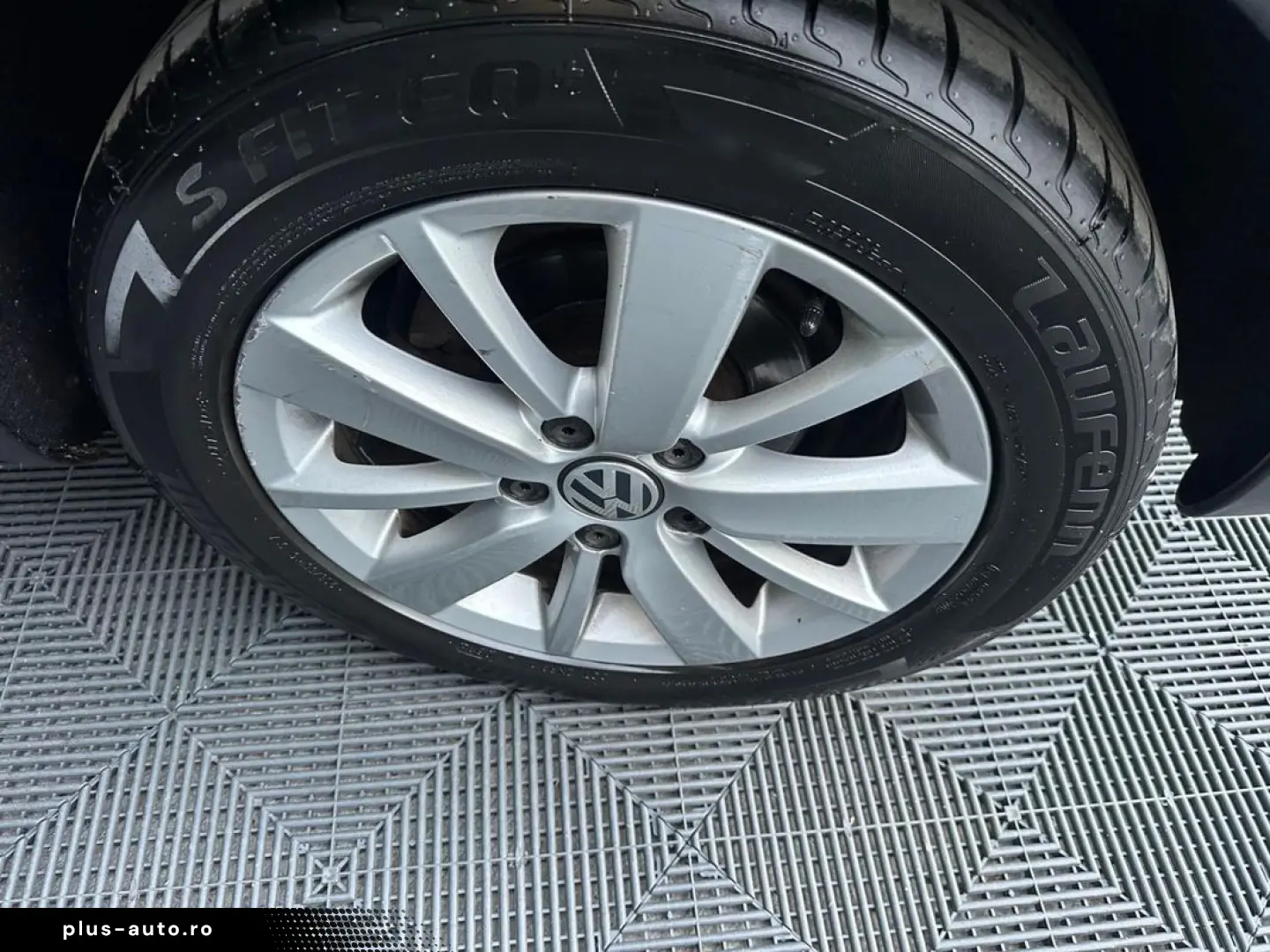 VOLKSWAGEN Golf 2012 — imagine 10