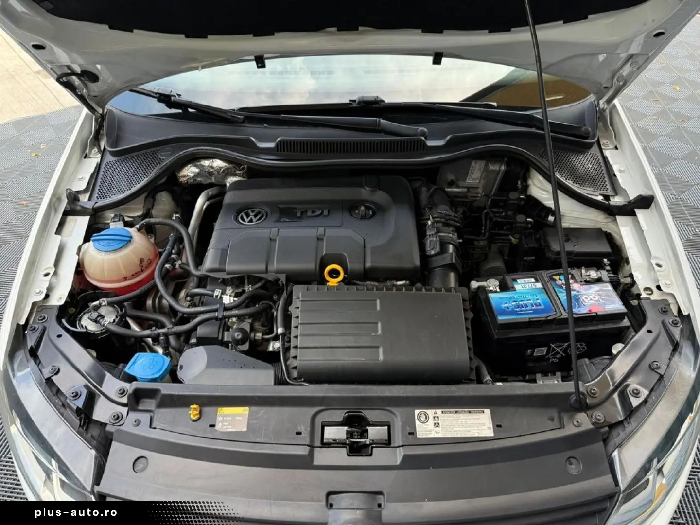 VOLKSWAGEN Polo 2015 — imagine 3