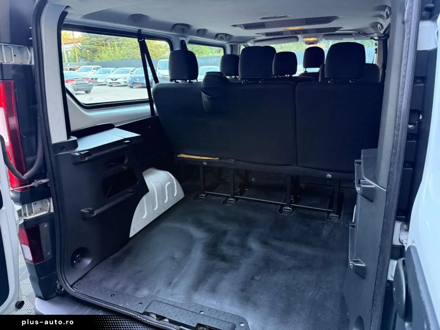 Renault Trafic 8 1    Vindem in Rate Avans Zero cu Buletinul