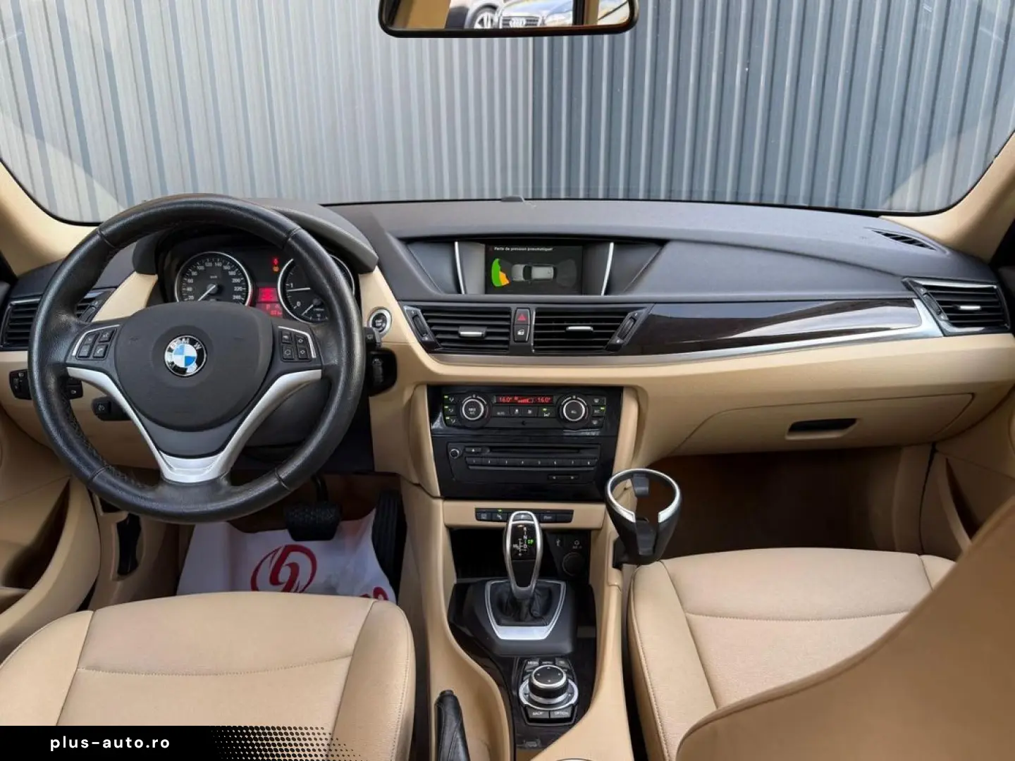 BMW X1 2015 — imagine 8