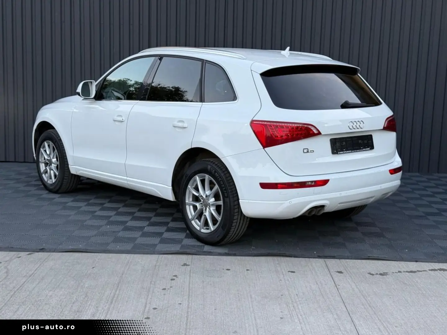 Audi Q5 2.0Tdi Quattro    Vindem in Rate Avans Zero cu Bulet
