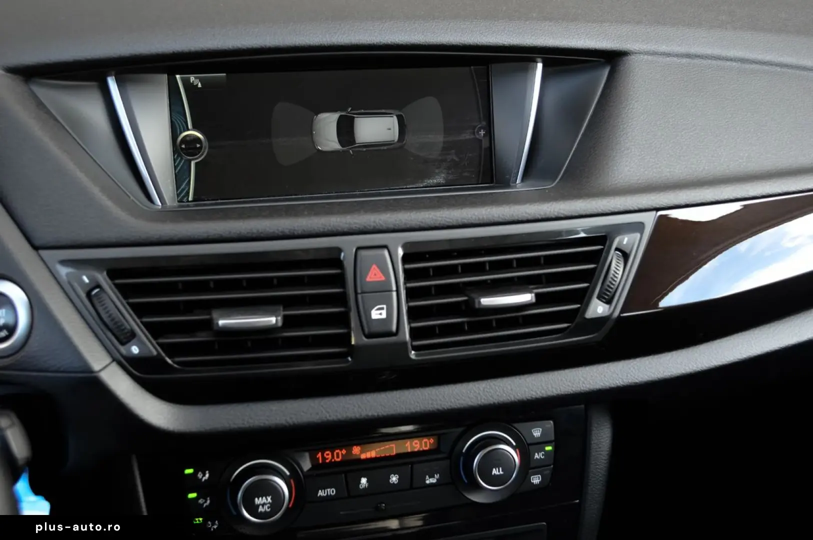 BMW X1 2013 — imagine 27