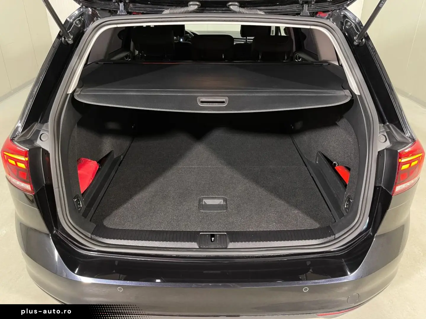 VOLKSWAGEN Passat 2023 — imagine 3