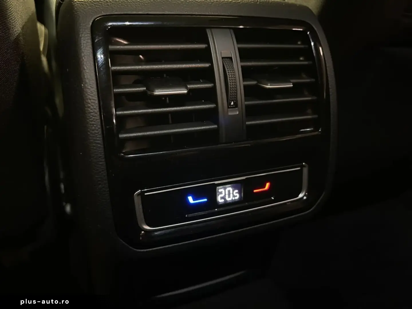 VOLKSWAGEN Passat 2023 — imagine 10