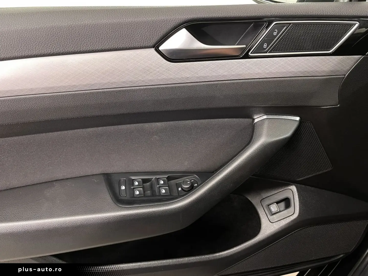 VOLKSWAGEN Passat 2023 — imagine 14
