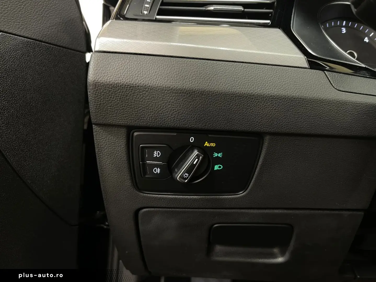 VOLKSWAGEN Passat 2023 — imagine 15