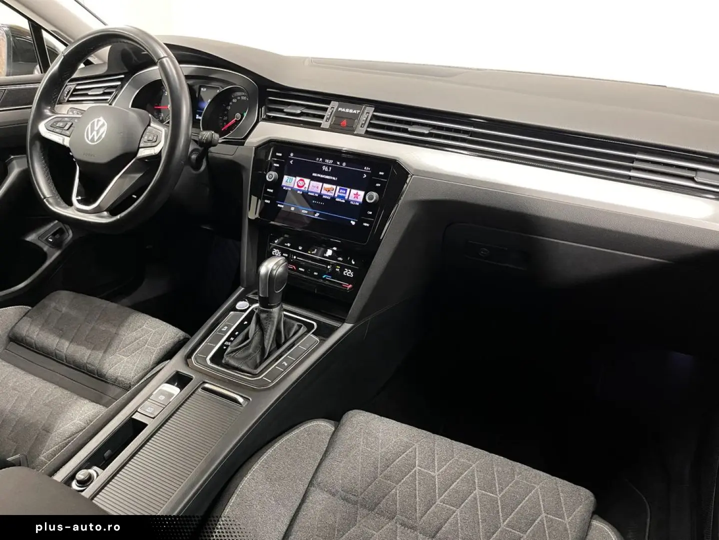 VOLKSWAGEN Passat 2023 — imagine 23