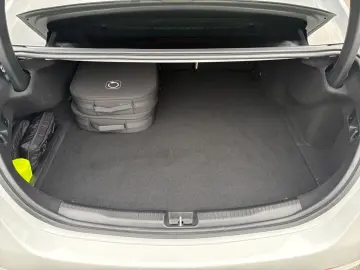 MERCEDES-BENZ C 300 e Avantgarde Distronic Memory