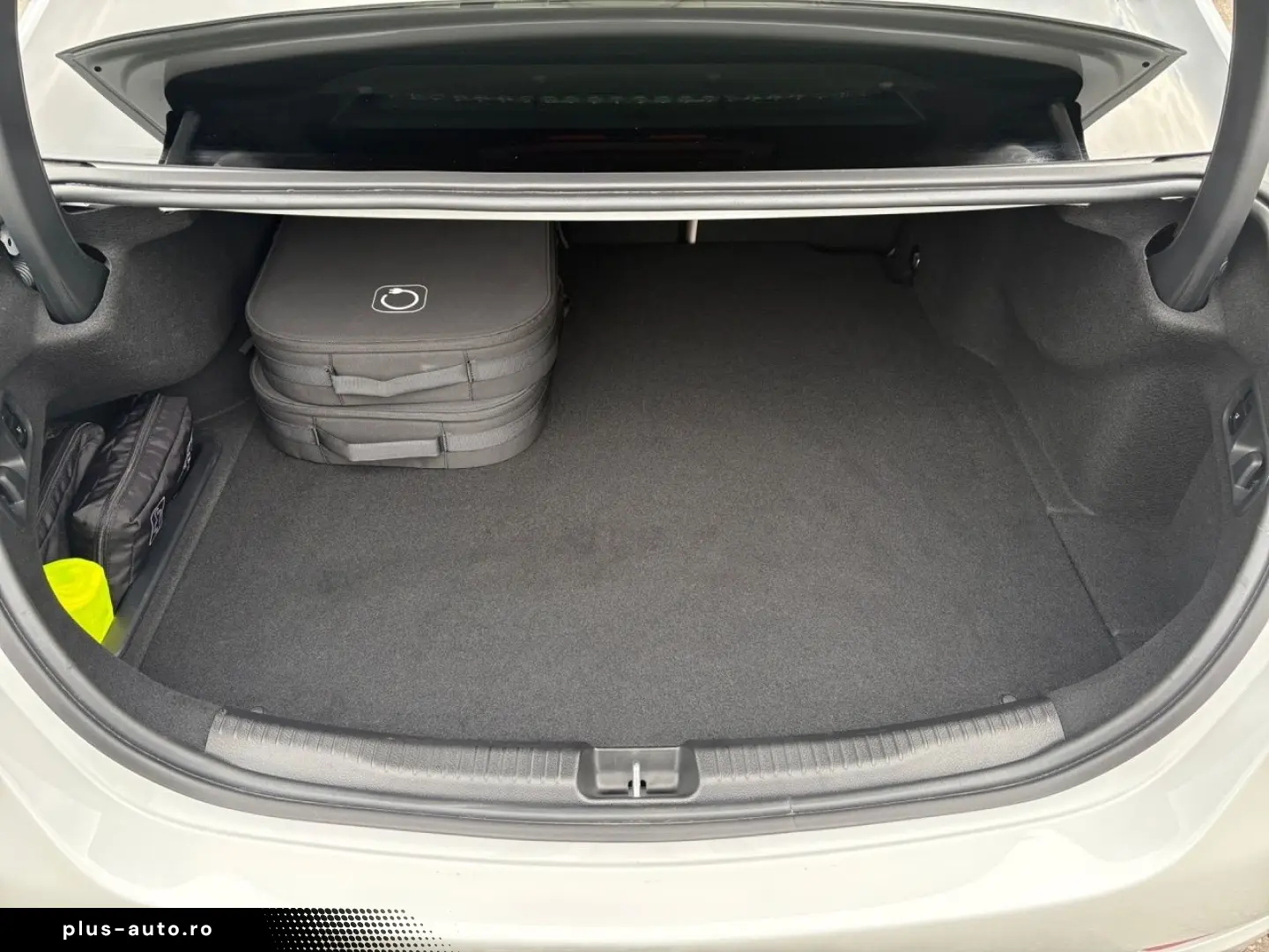 MERCEDES-BENZ C 300 e Avantgarde Distronic Memory