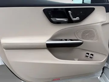 MERCEDES-BENZ C 300 e Avantgarde Distronic Memory