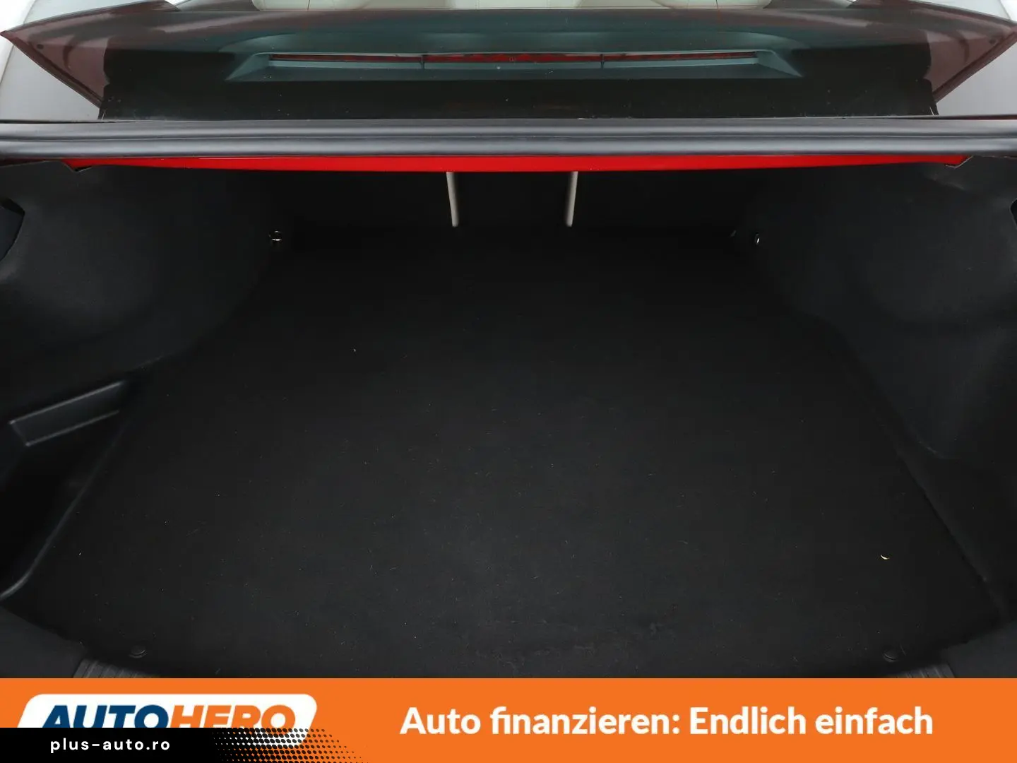 MERCEDES-BENZ C-Klasse C300e Avantgarde Aut. NAVI LED TEMPO