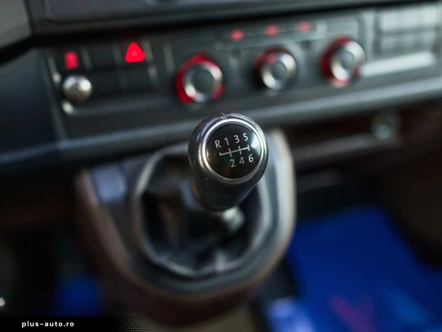 VOLKSWAGEN Transporter 2018 — imagine 26
