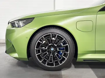 BMW M5 Touring   Pano   HUD   Frozen Tampa Bay