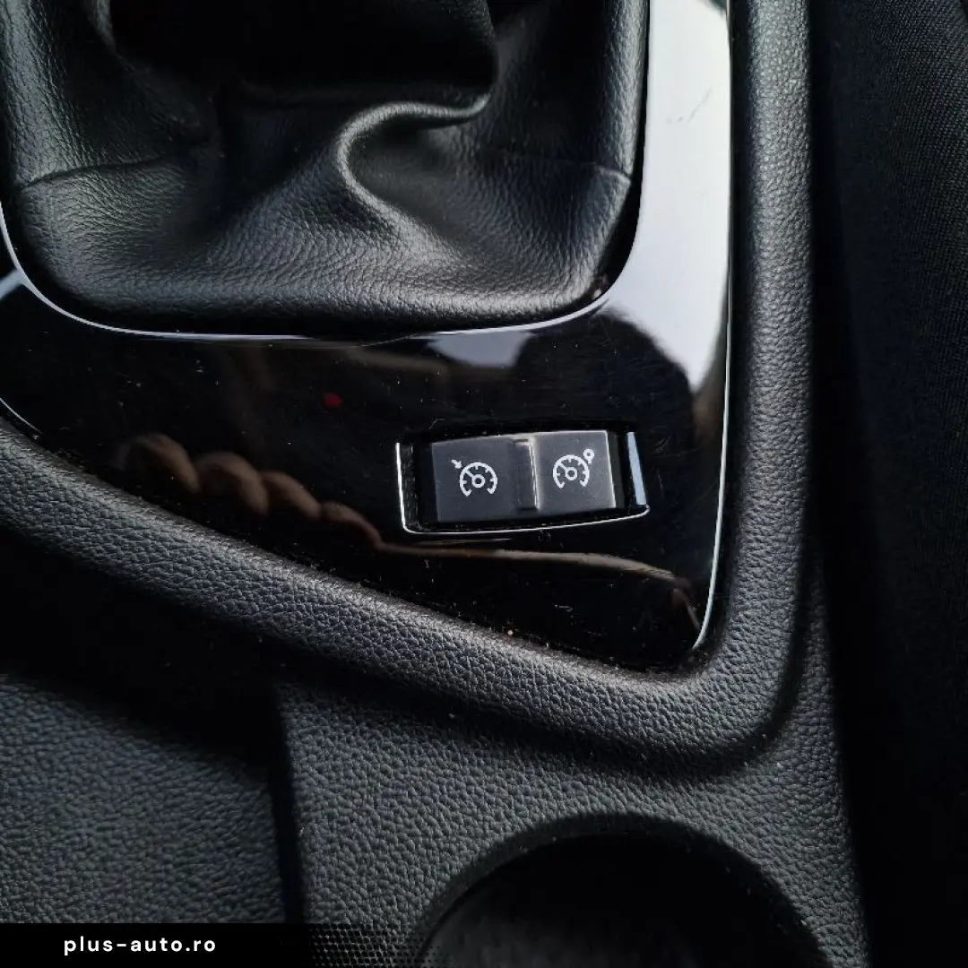 RENAULT Megane 2018 — imagine 24