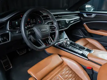 AUDI RS6 Avant 4.0 TFSI quattro B&O HUD 360 ACC Pano