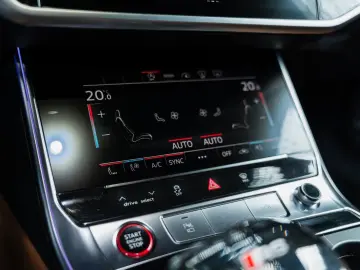 AUDI RS6 Avant 4.0 TFSI quattro B&O HUD 360 ACC Pano