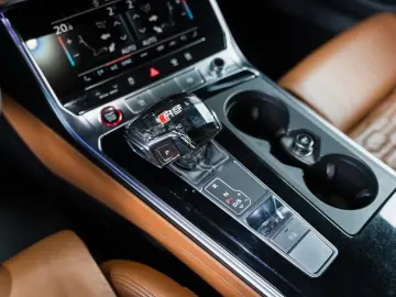 AUDI RS6 Avant 4.0 TFSI quattro B&O HUD 360 ACC Pano