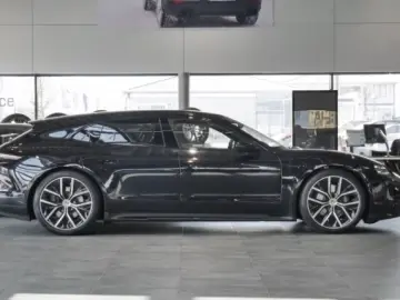 Porsche Taycan Sport Turismo Black