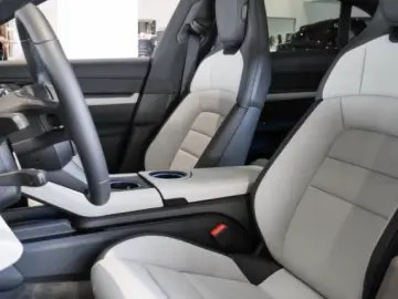 Porsche Taycan Sport Turismo Black