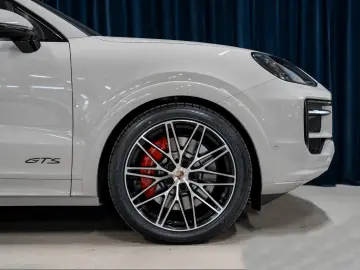 Porsche Cayenne Coupe GTS - Burmester - HUD - AWS