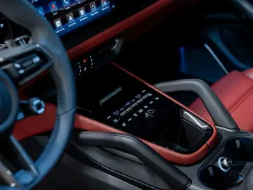 Porsche Cayenne Coupe GTS - Burmester - HUD - AWS