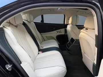 Bentley Flying Spur V8 Hybrid - MY2026