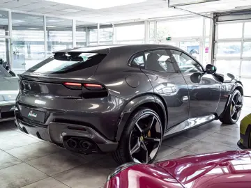Ferrari Purosangue V12 - Carbon - Panoramic