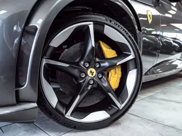 Ferrari Purosangue V12 - Carbon - Panoramic