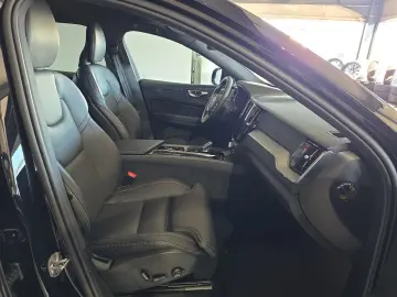 VOLVO XC60 B5 Plus Black Edition AWD BLIS AHK Nappa