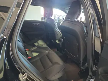 VOLVO XC60 B5 Plus Black Edition AWD BLIS AHK Nappa