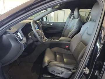 VOLVO XC60 B5 Plus Black Edition AWD BLIS AHK Nappa