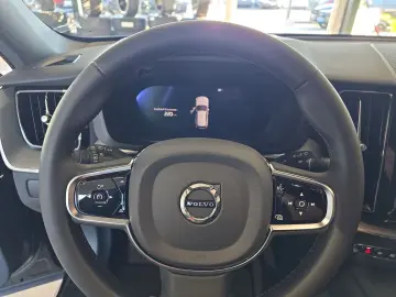 VOLVO XC60 B5 Plus Black Edition AWD BLIS AHK Nappa