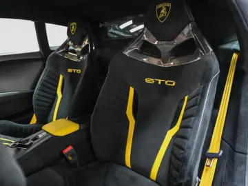 Lamborghini Huracán STO