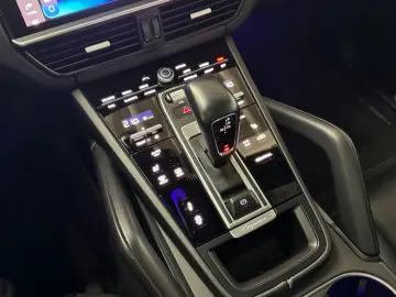 PORSCHE Cayenne E-Hybrid   PAN LED ACC SHZ APP Sp.Chrono
